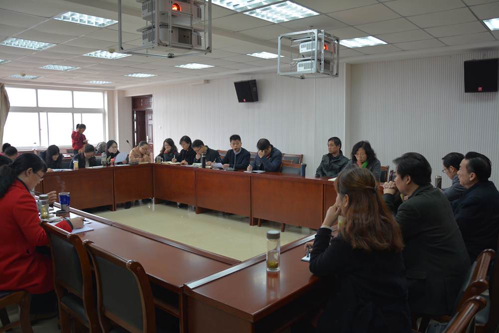 拷贝漫画
召开学习贯彻党的十九大精神研讨会