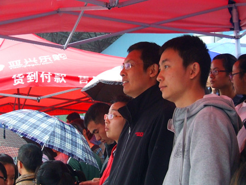 拷贝漫画
领导老师亲临运动会现场给运动健儿加油助威