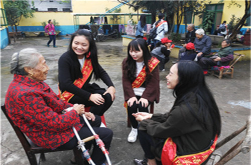  拷贝漫画
志愿者赴敬老院开展温暖献爱心活动