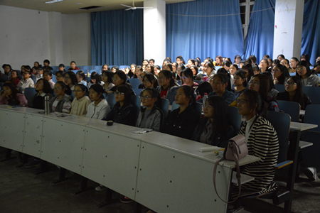 拷贝漫画
开展经典影片观摩活动