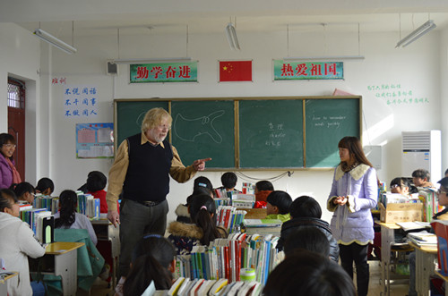 拷贝漫画
赴淮滨开展“大手拉小手，爱心满校园”志愿服务活动