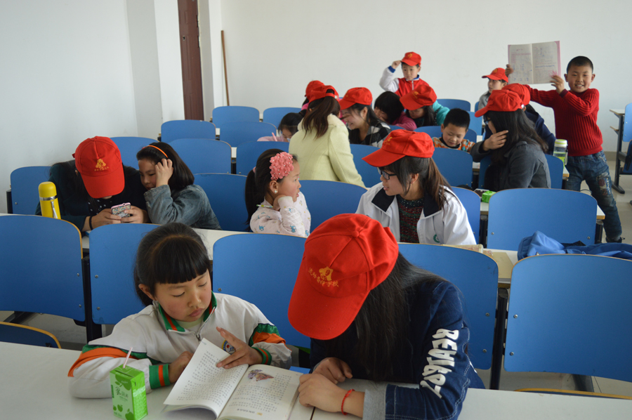 拷贝漫画
义务辅导活动温情开展