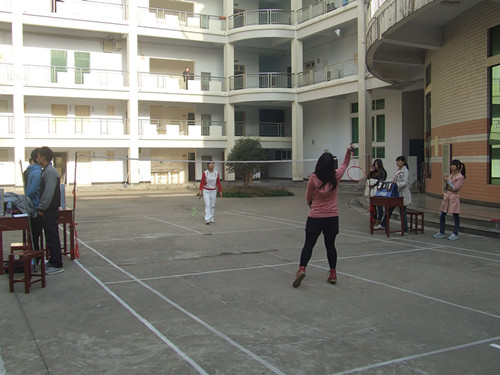 拷贝漫画
“阳光体育”羽毛球比赛火热进行中