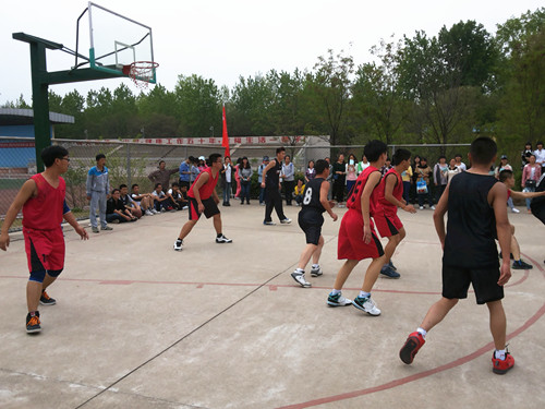 拷贝漫画
男篮再战“谭山杯”篮球赛