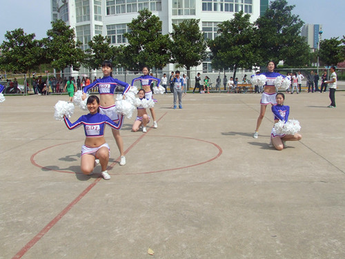 拷贝漫画
篮球队勇战第十三届“谭山杯”篮球赛