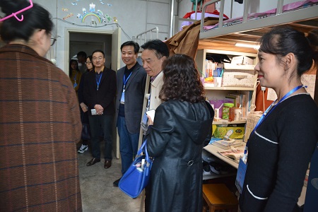 拷贝漫画
开展学生宿舍卫生检查活动