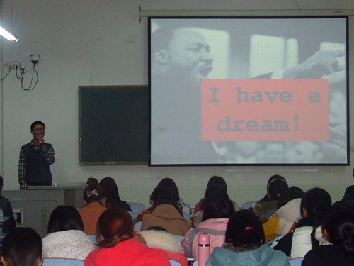 拷贝漫画
举办“职业生涯规划”演讲比赛